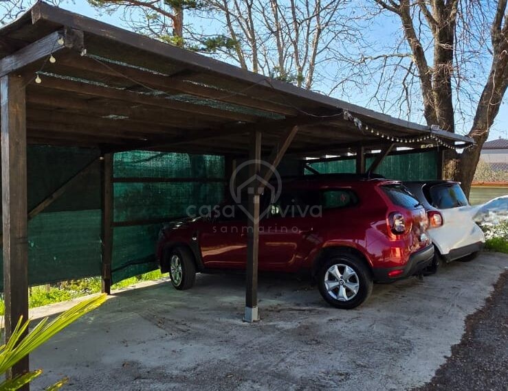 tettoia posti auto esterni