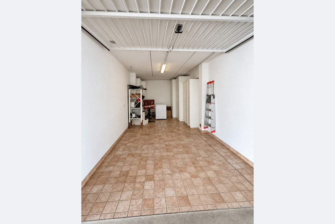 380R-garage2
