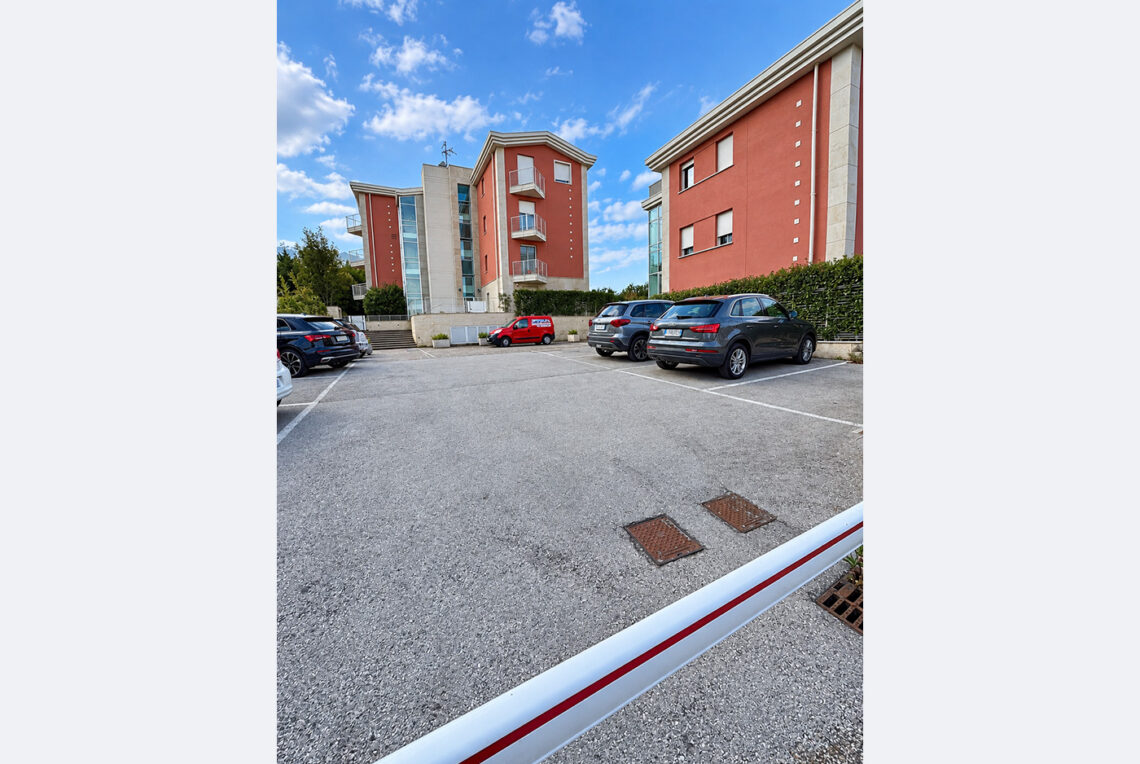 380R-pargheggio-esterno