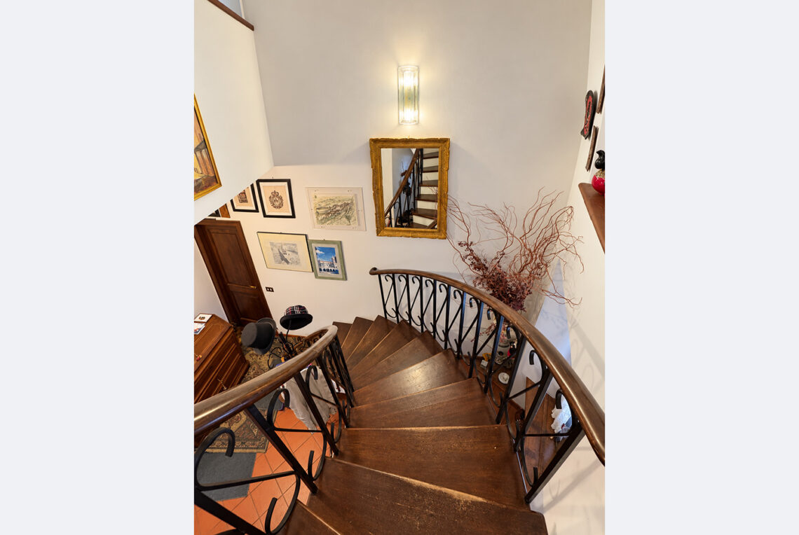 679R-borgo-maggiore-casa1400-scala0