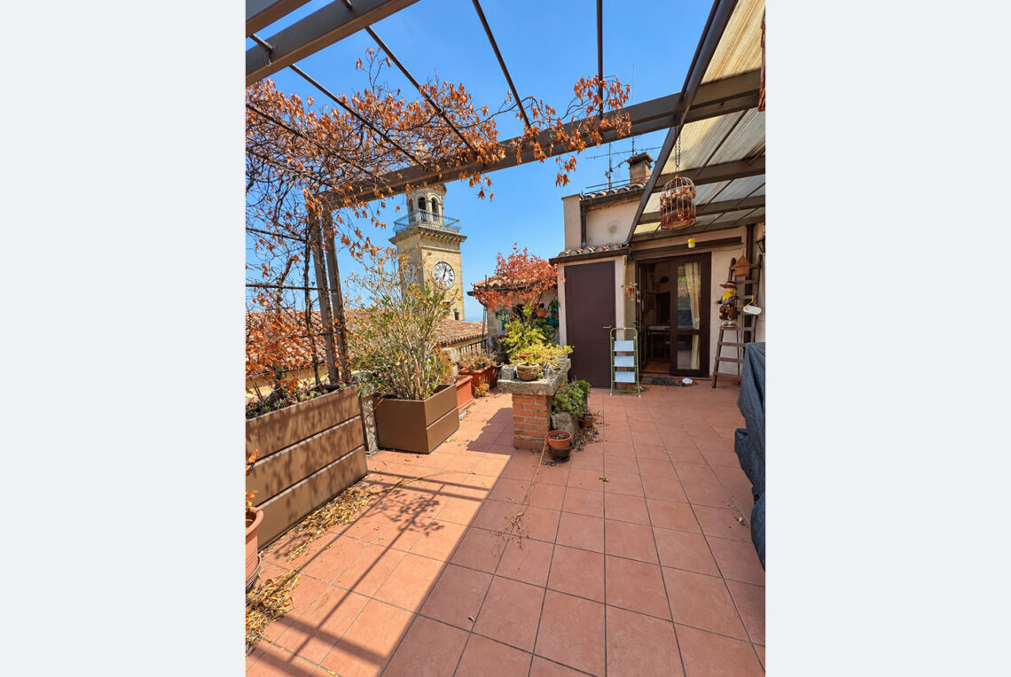 679R-borgo-maggiore-casa1400-terrazzo1